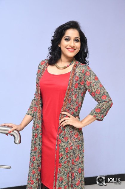 Rashmi-Gautam-At-Thanu-Vachenanta-Movie